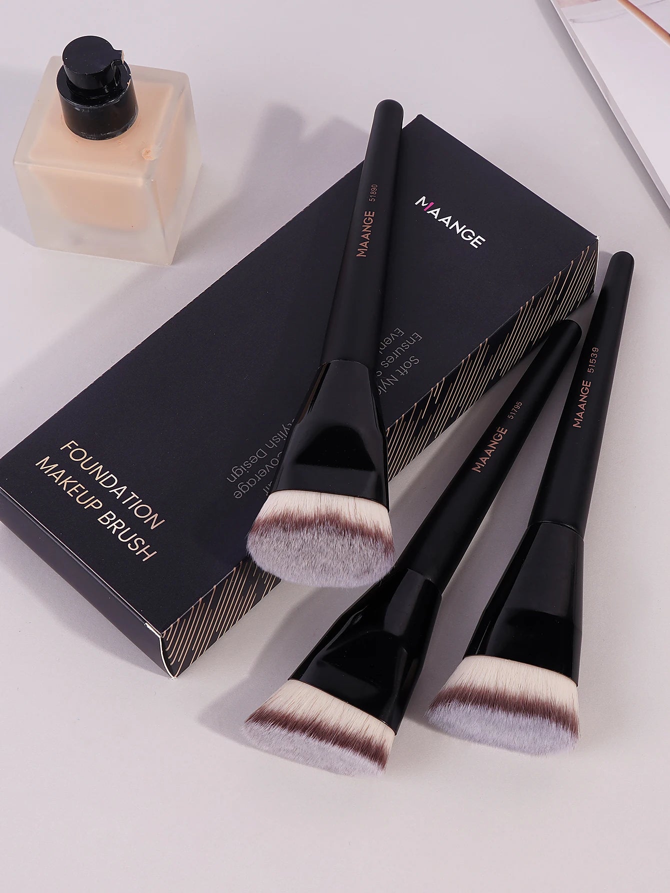 MAANGE 3PCS Foundation Brush Set with Storage Box